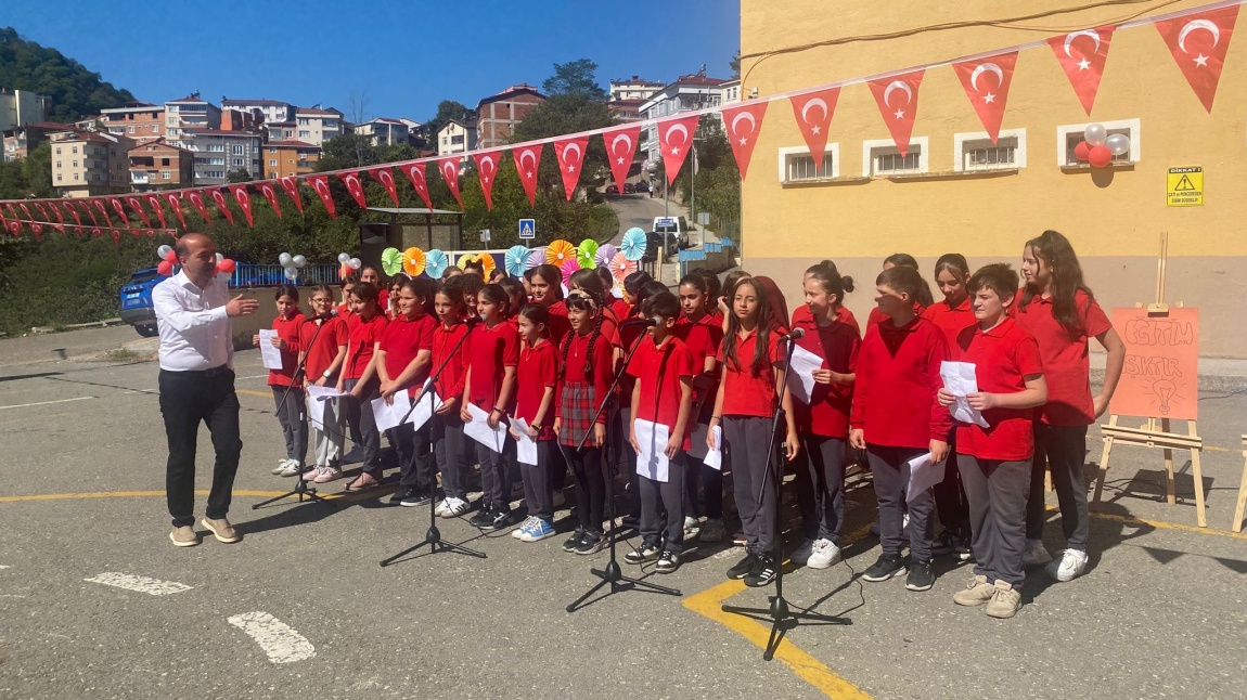İlköğretim Haftası Coşkuyla Kutlandı.